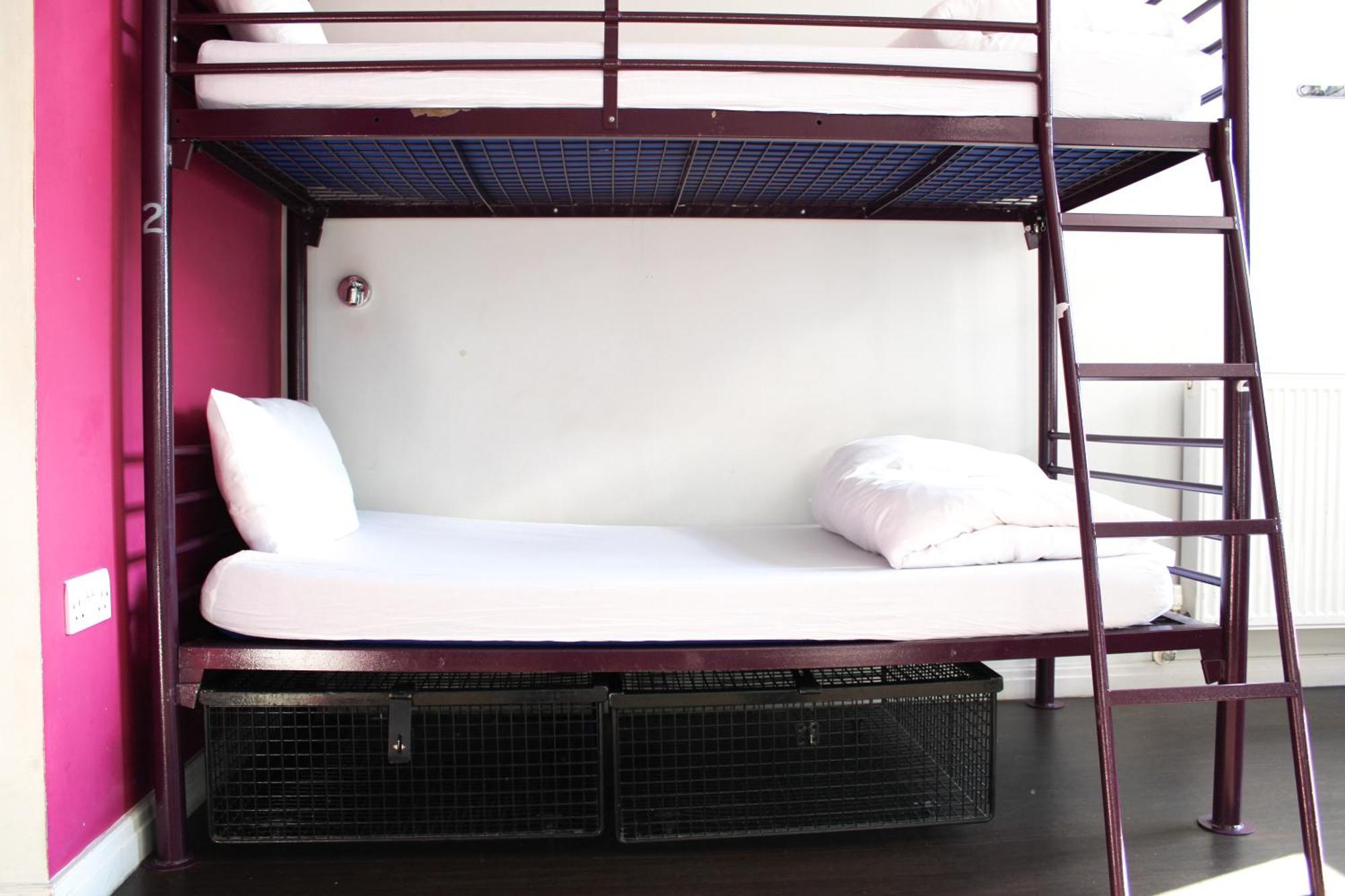 Bed 6-Bed Mixed Dorm